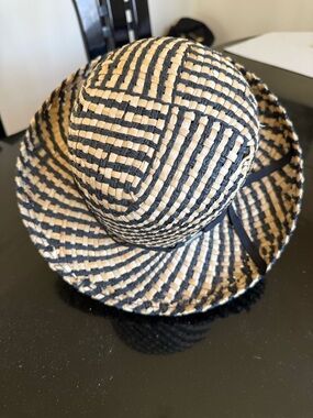 betmar Black and Natural Woven Straw Sun Hat and a matching purse